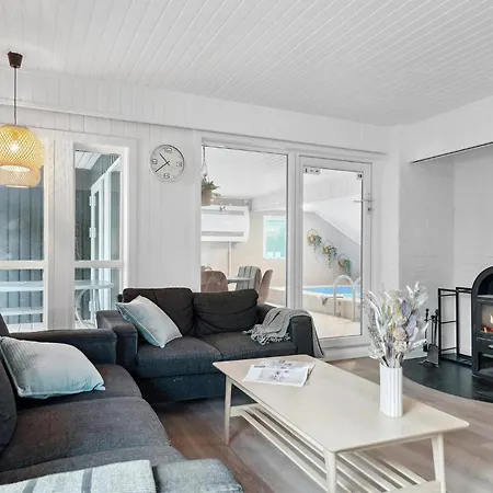 Gorgeous Home In Ringkobing With Kitchen *